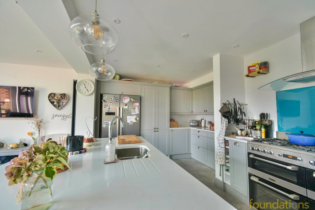 Property photo 3 of 22