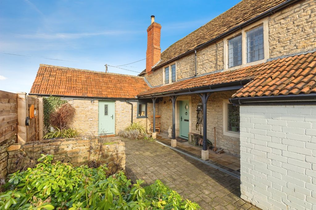 Property photo 3 of 33