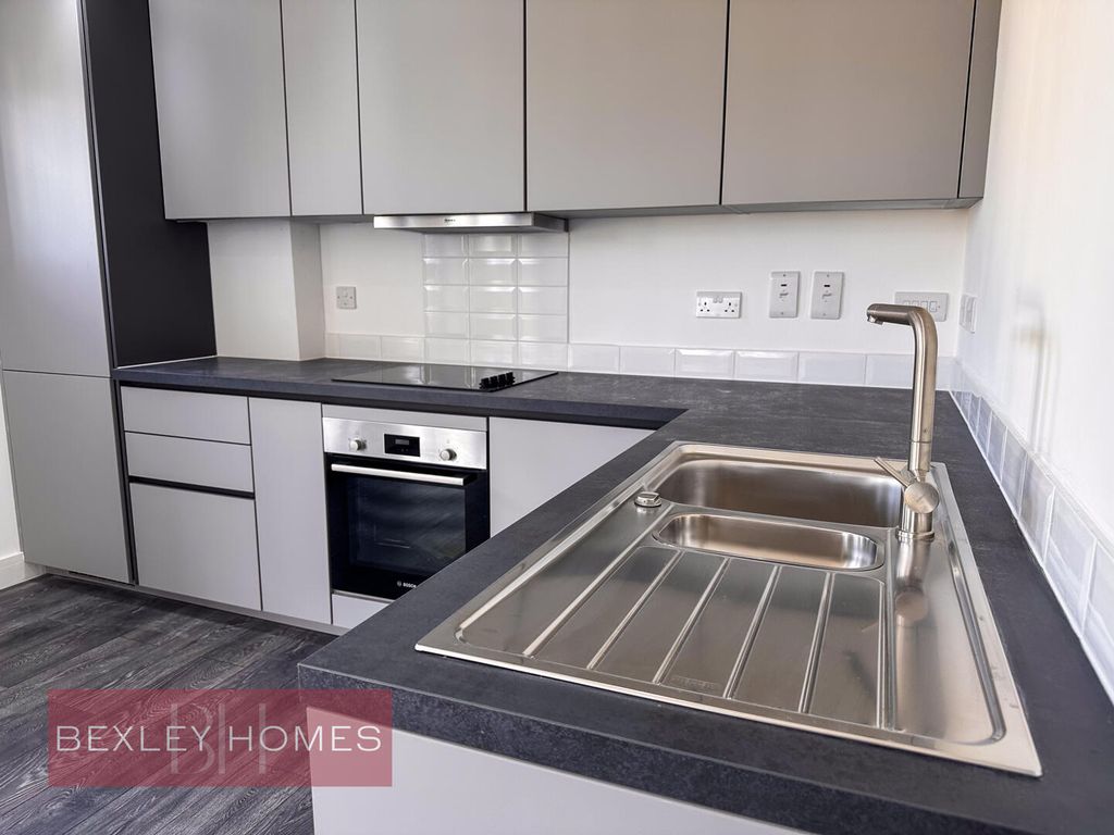 Property photo 2 of 10 Kitchen