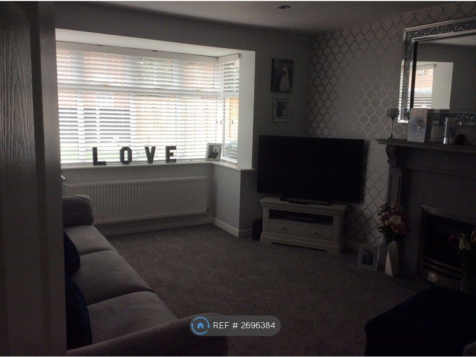 Property photo 3 of 14 Living Room / Lounge