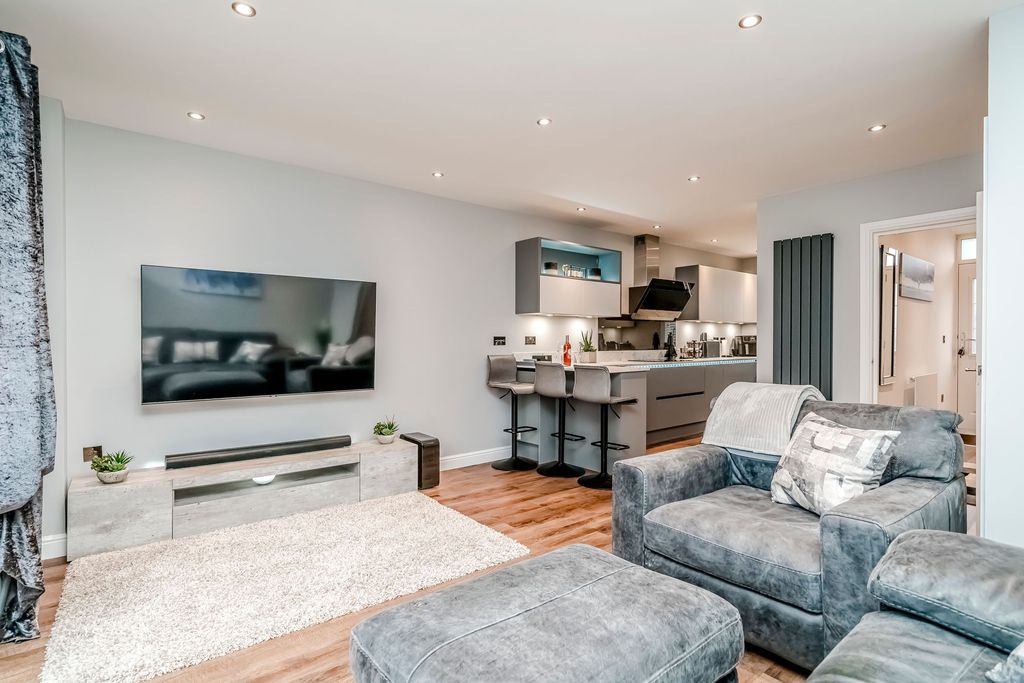 Property photo 2 of 46