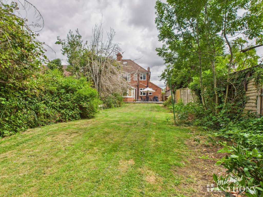 Property photo 3 of 12 Cam03218G0-Pr0709-Still012