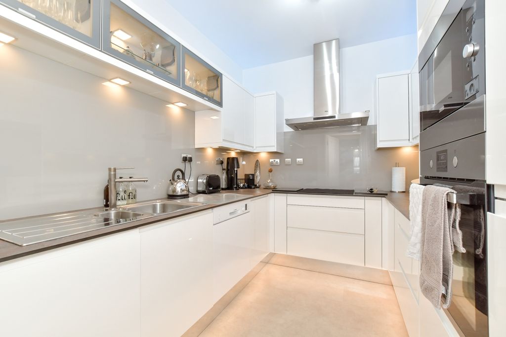 Property photo 2 of 13 901H1Bv3