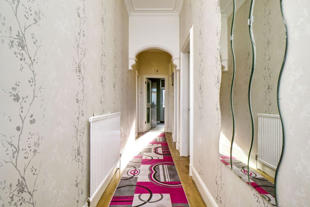 Property photo 2 of 18 4737541