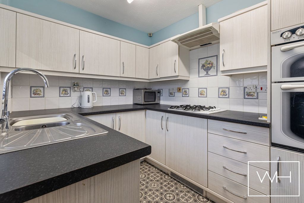 Property photo 3 of 20 35 Mayfields, Scawthorpe 07_297