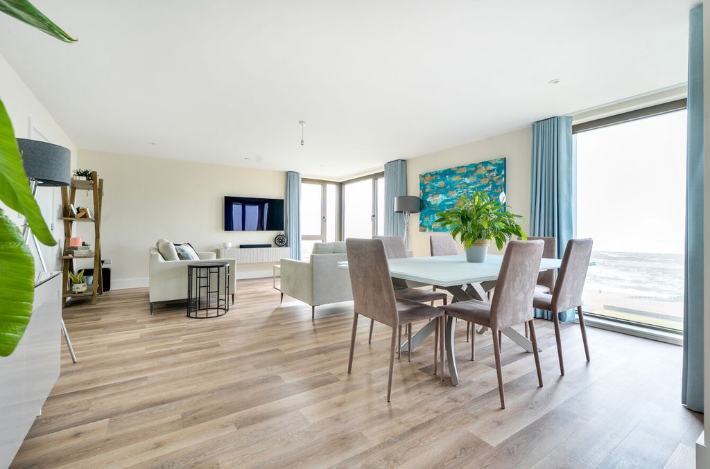 Property photo 2 of 18 1456584-3-6A0d720...
