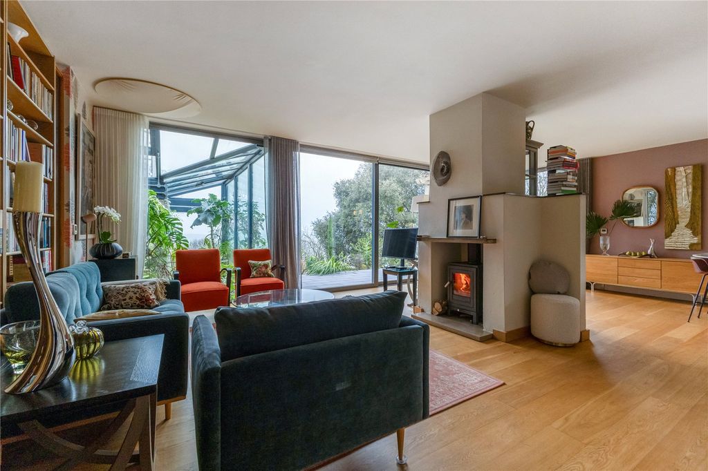 Property photo 3 of 22 Living Room