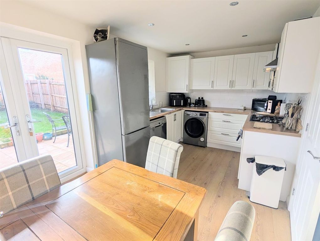 Property photo 2 of 12 Kitchen Diner