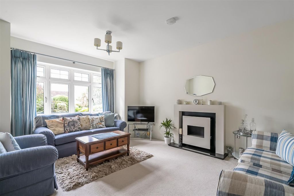 Property photo 2 of 30 48-Bunbury-Way-13.Jpg