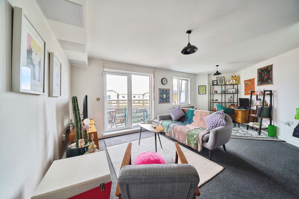 Property photo 3 of 18 Pbox-Img.Jpg
