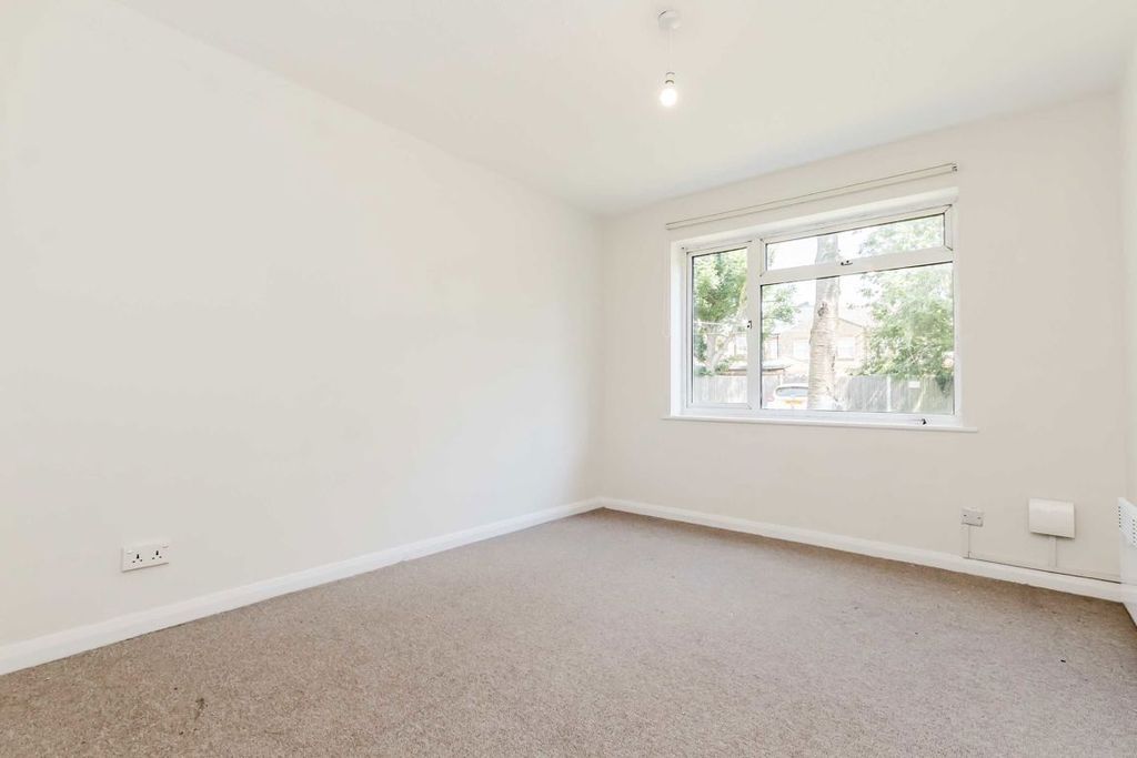 Property photo 3 of 4