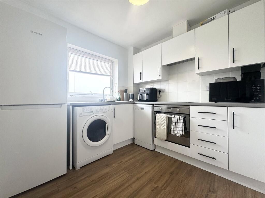 Property photo 2 of 8 13A2d2983c4A49Fa7E2271122B42557A