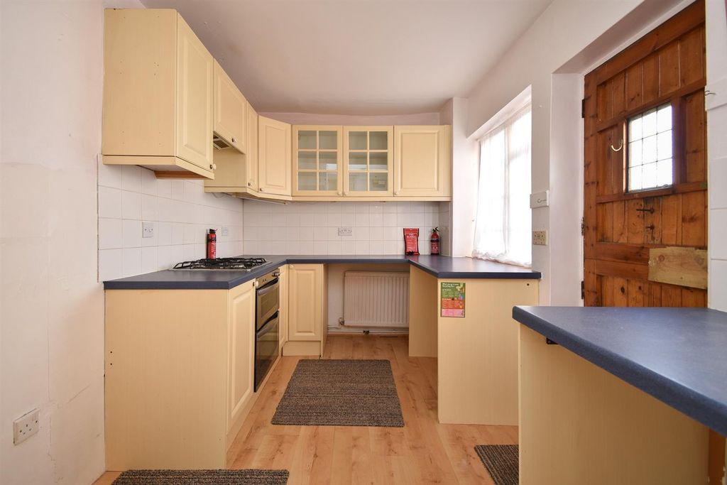 Property photo 2 of 18 Kitchen