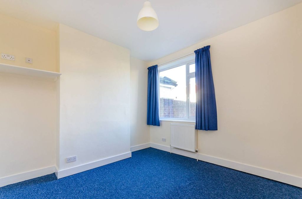 Property photo 3 of 6