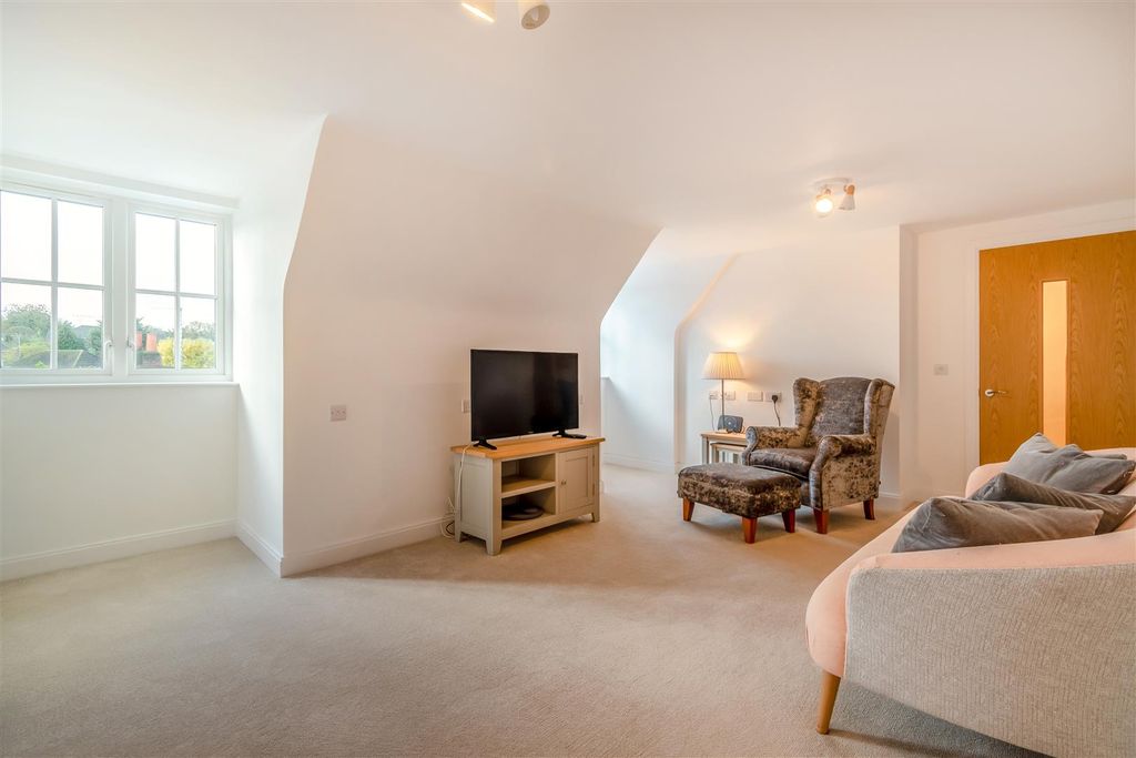 Property photo 2 of 12 8576664-Interior05.Jpg