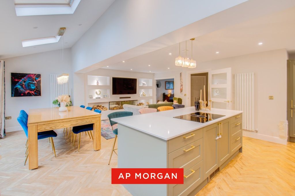 Property photo 2 of 27 Picture No. 24