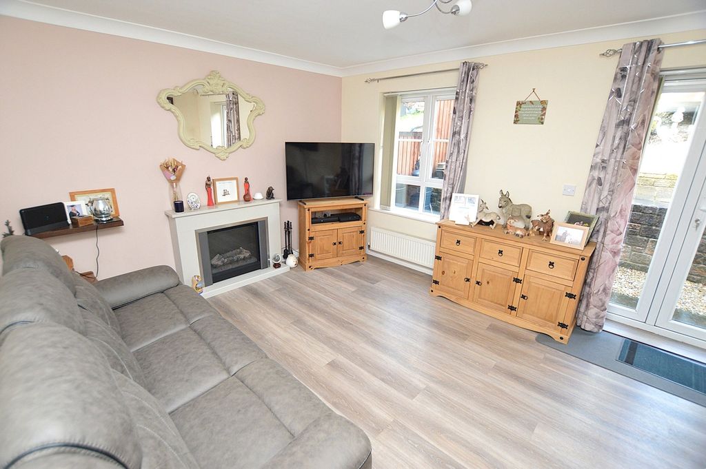 Property photo 2 of 10 Lounge