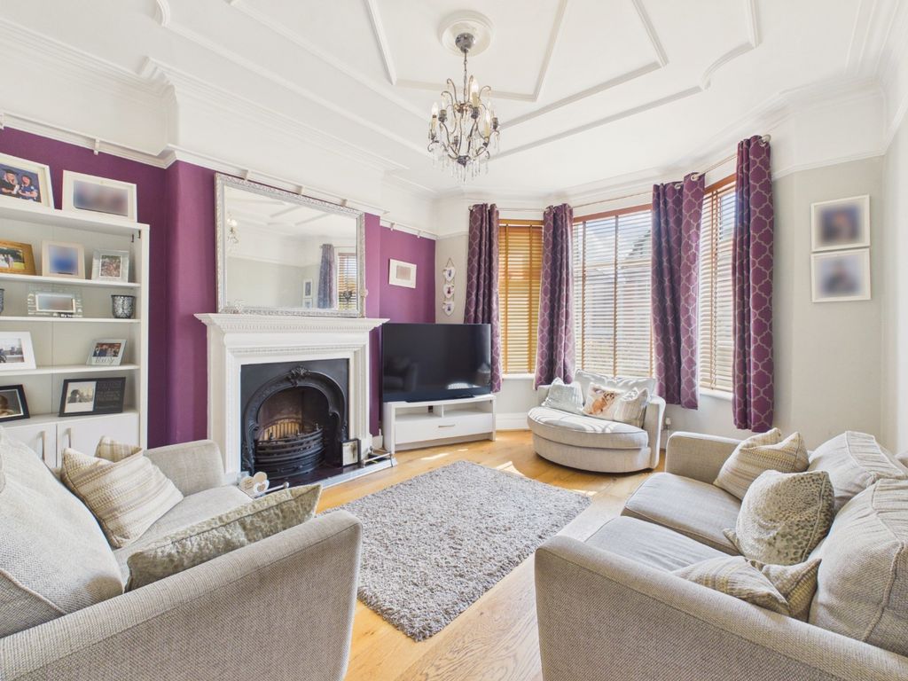 Property photo 2 of 27 4904705