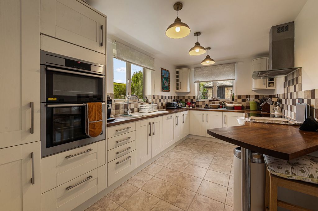 Property photo 3 of 24