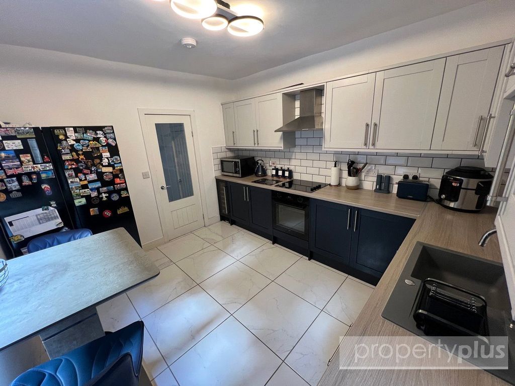 Property photo 3 of 16 Picture No. 10