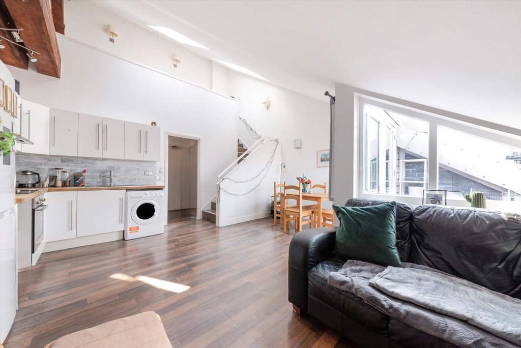 Property photo 1 of 14 Image