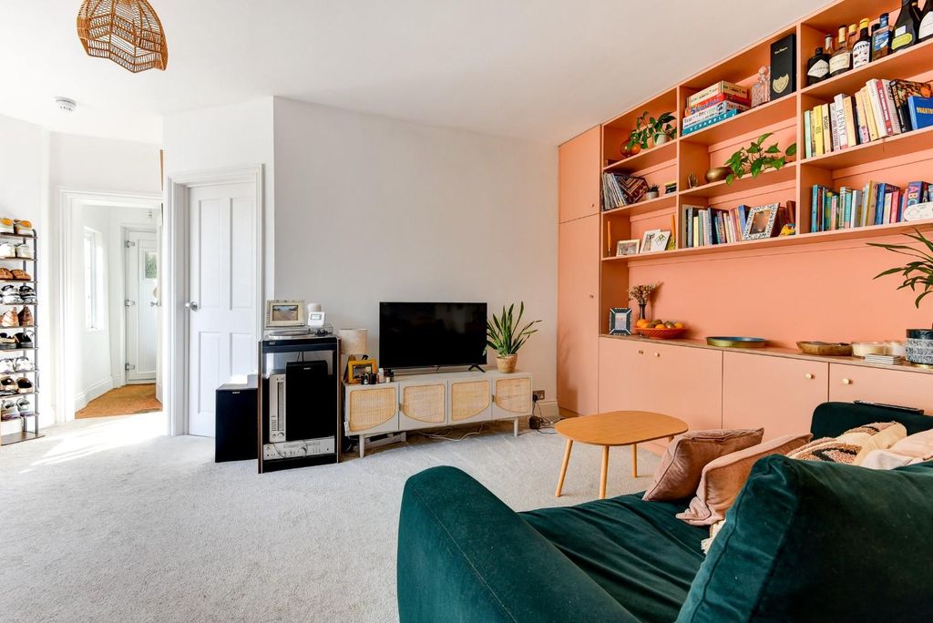 Property photo 3 of 10 37Ecromwell-11.Jpg