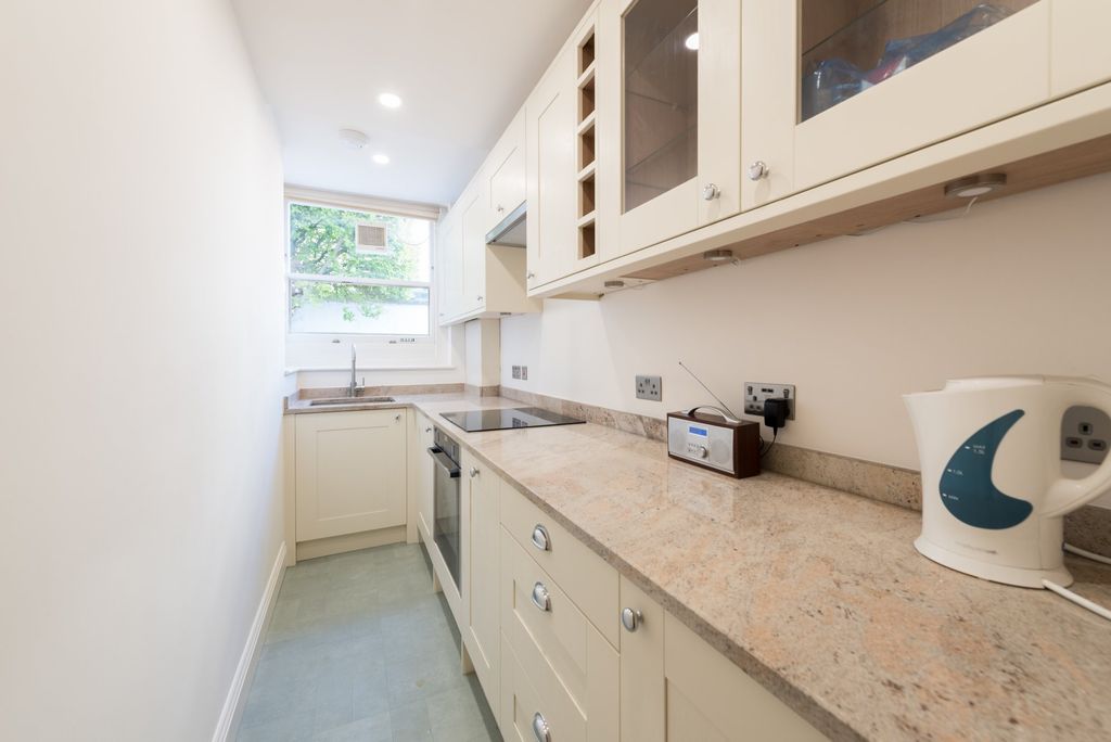 Property photo 3 of 10 Photo 05