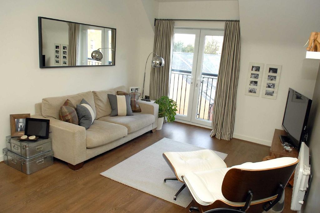 Property photo 3 of 11 Lounge