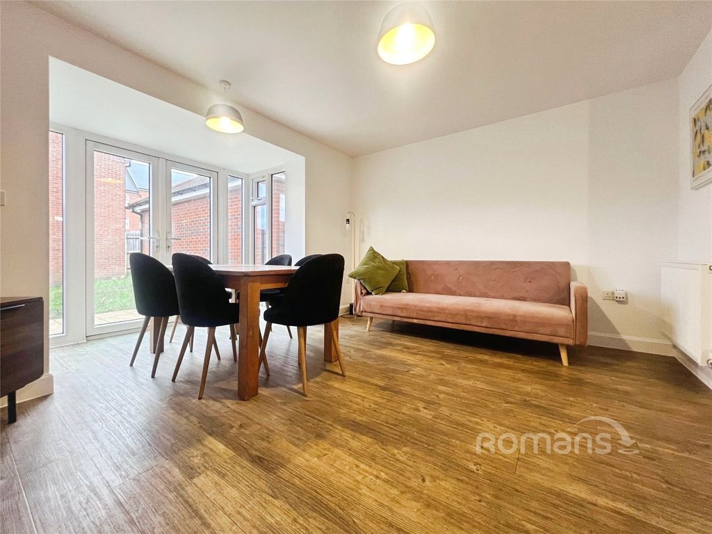 Property photo 2 of 27 Picture No. 11