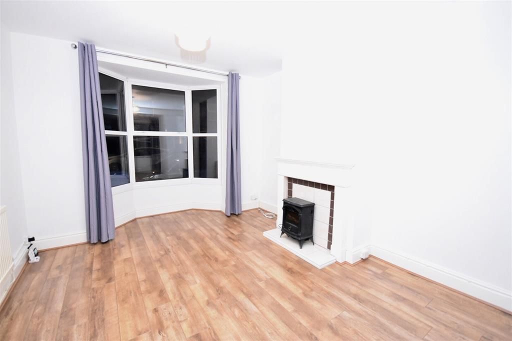 Property photo 3 of 7 Living Room