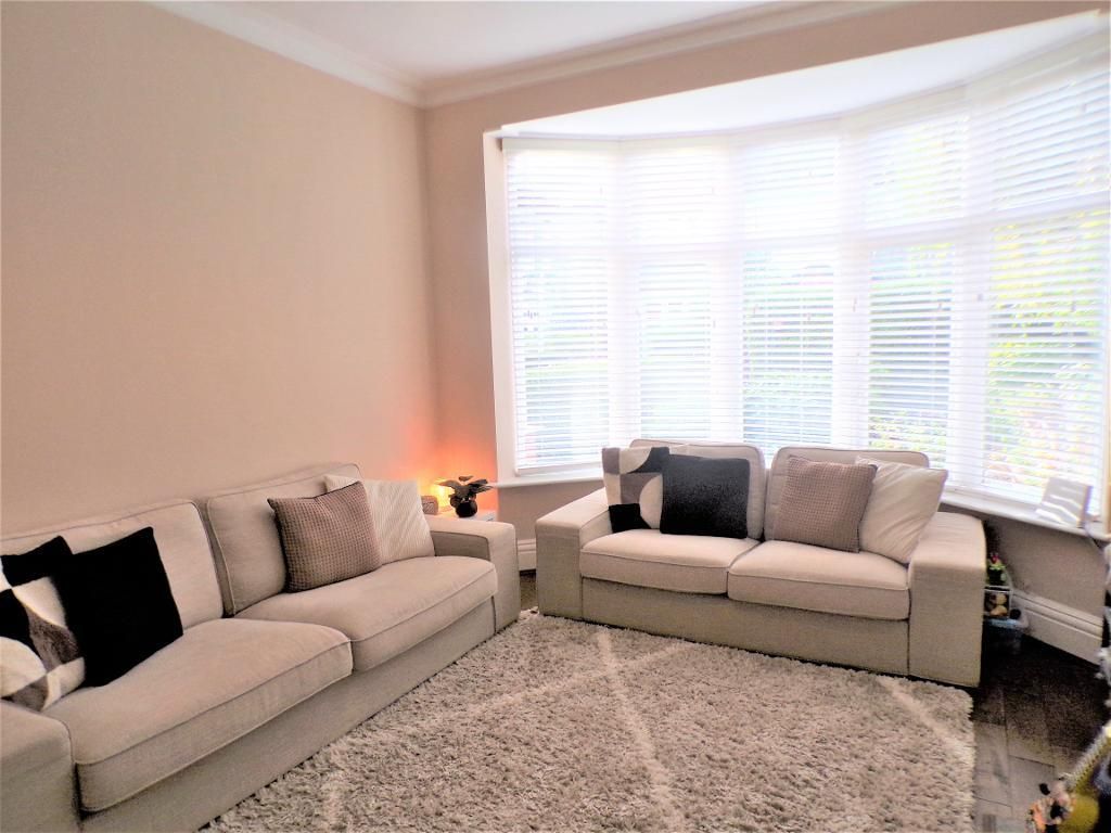 Property photo 3 of 14 Lounge