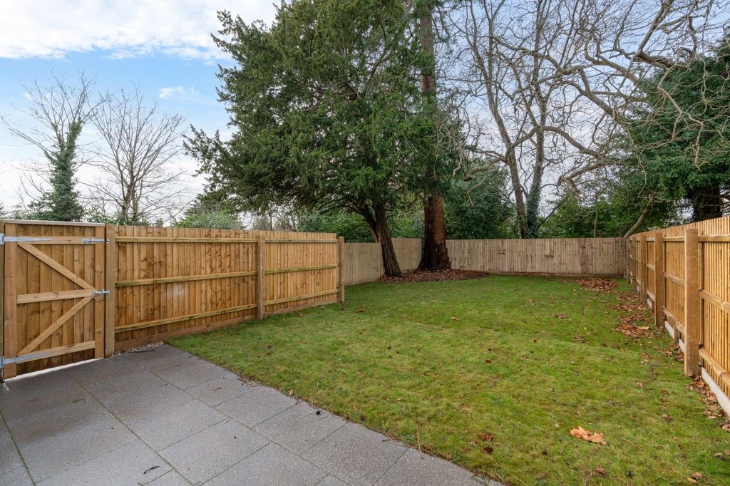 Property photo 3 of 8 Garden