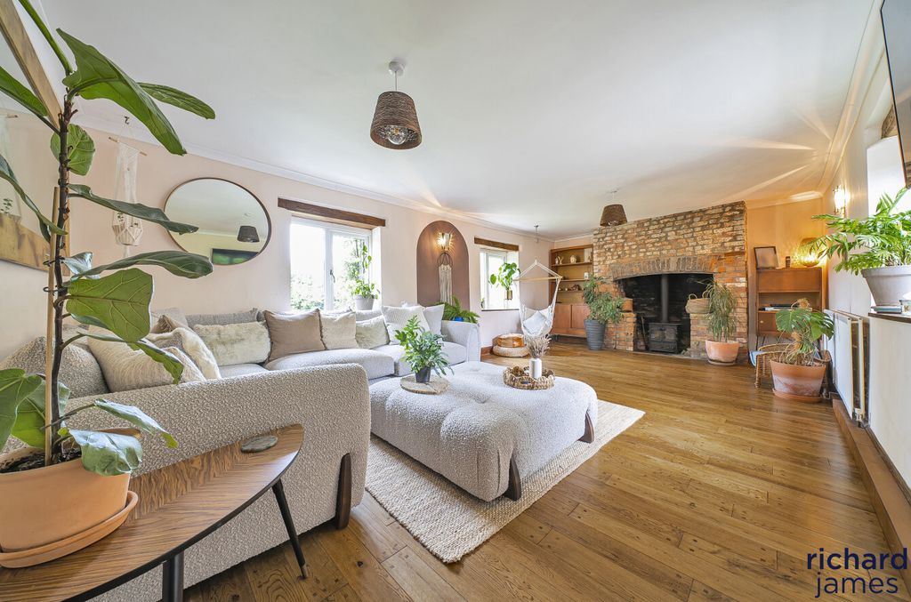 Property photo 2 of 35 Bb7E0015-Fb0B-4c3...