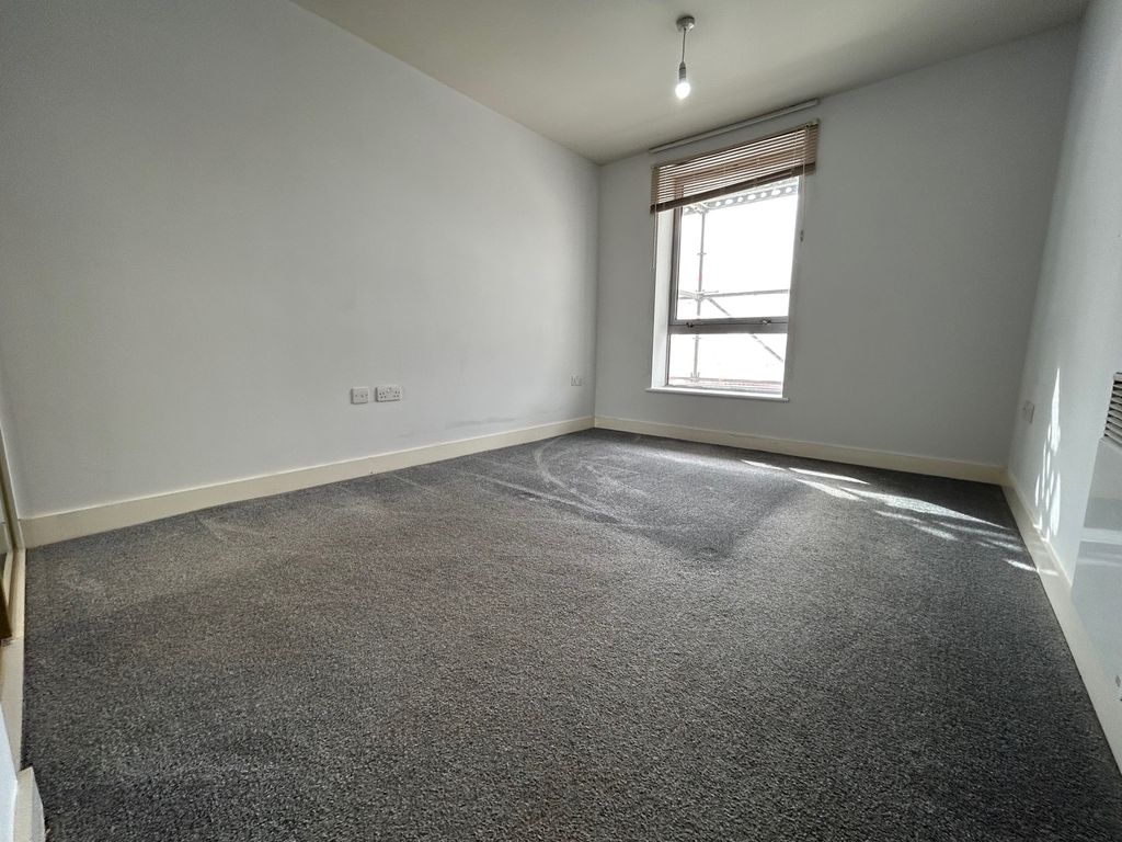 Property photo 3 of 6 Bedroom