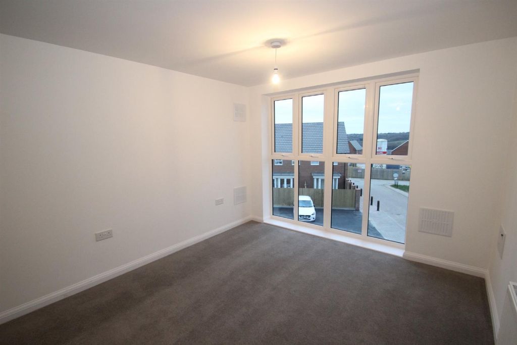 Property photo 2 of 5 .