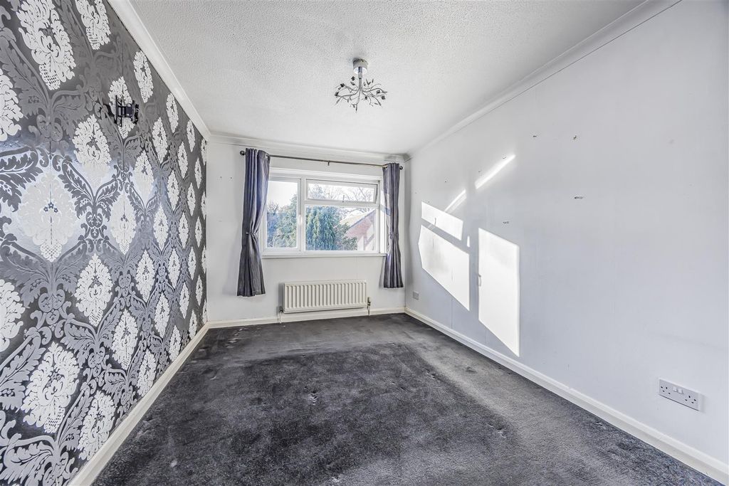 Property photo 3 of 23 37 Springwood Avenue, Waterlooville-Porticomarketi