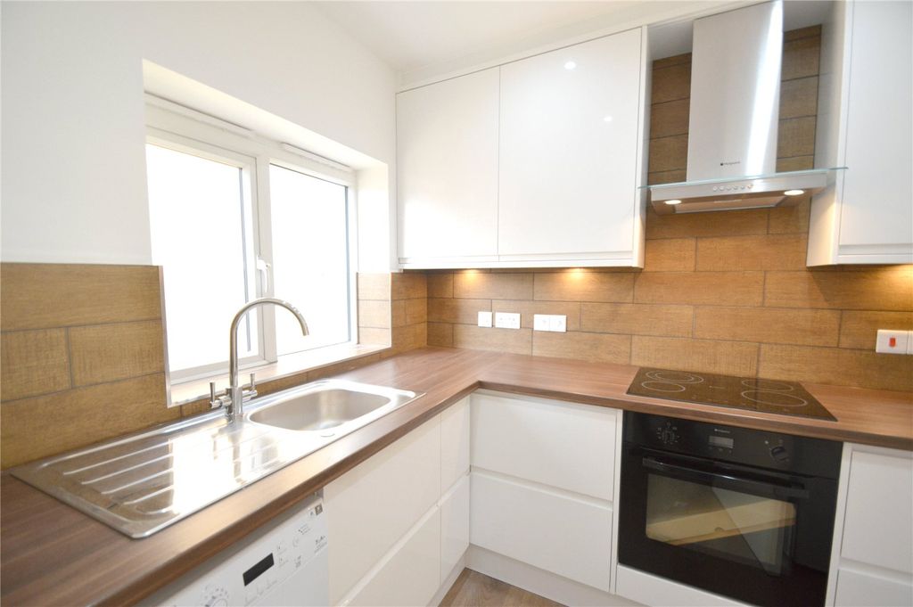 Property photo 2 of 7 Kitchen
