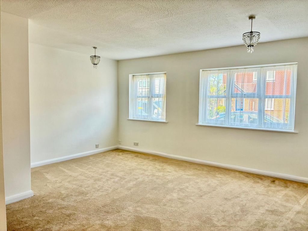 Property photo 2 of 9 Lounge/Dining Room