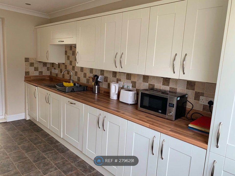 Property photo 2 of 21 Kitchen