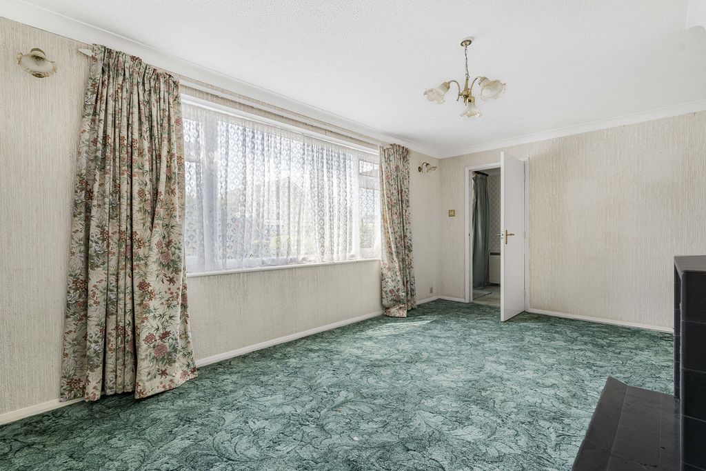 Property photo 2 of 28