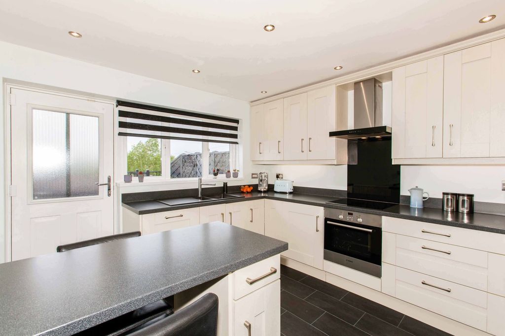 Property photo 2 of 48