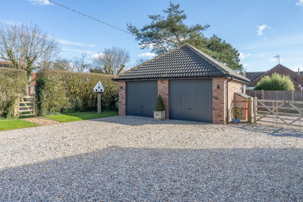 Property photo 2 of 30