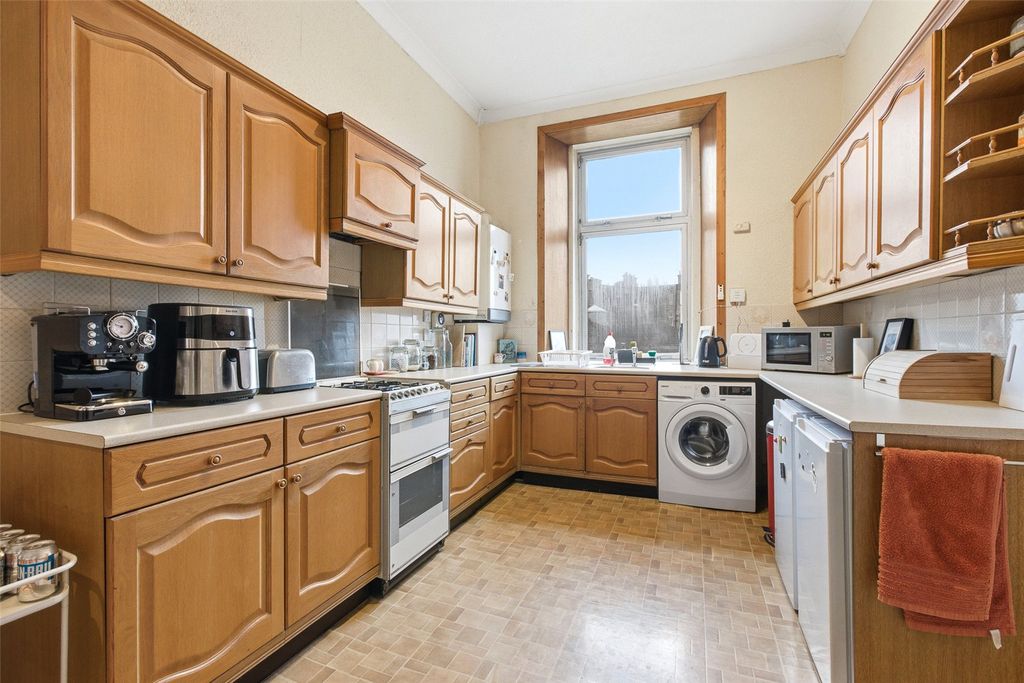 Property photo 3 of 17 Kitchen