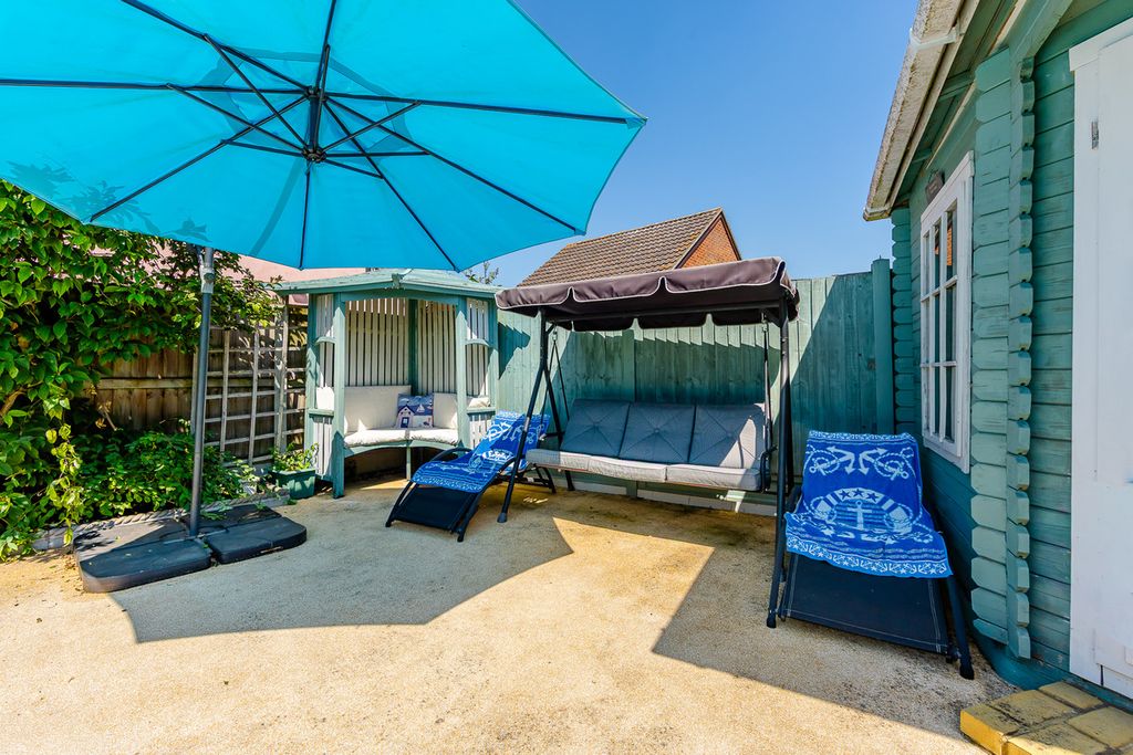 Property photo 3 of 35