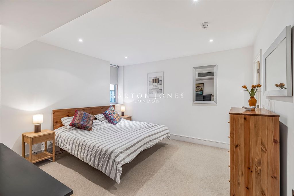 Property photo 3 of 18 Bedroom