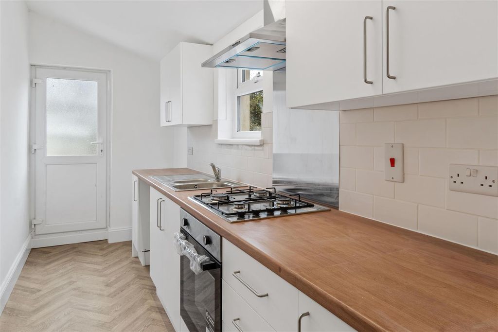Property photo 3 of 10 002.Jpg