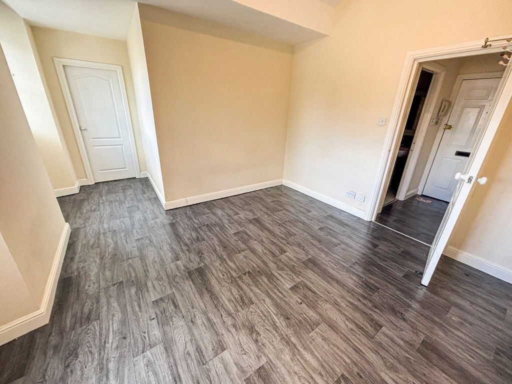 Property photo 2 of 8 Picture No. 14