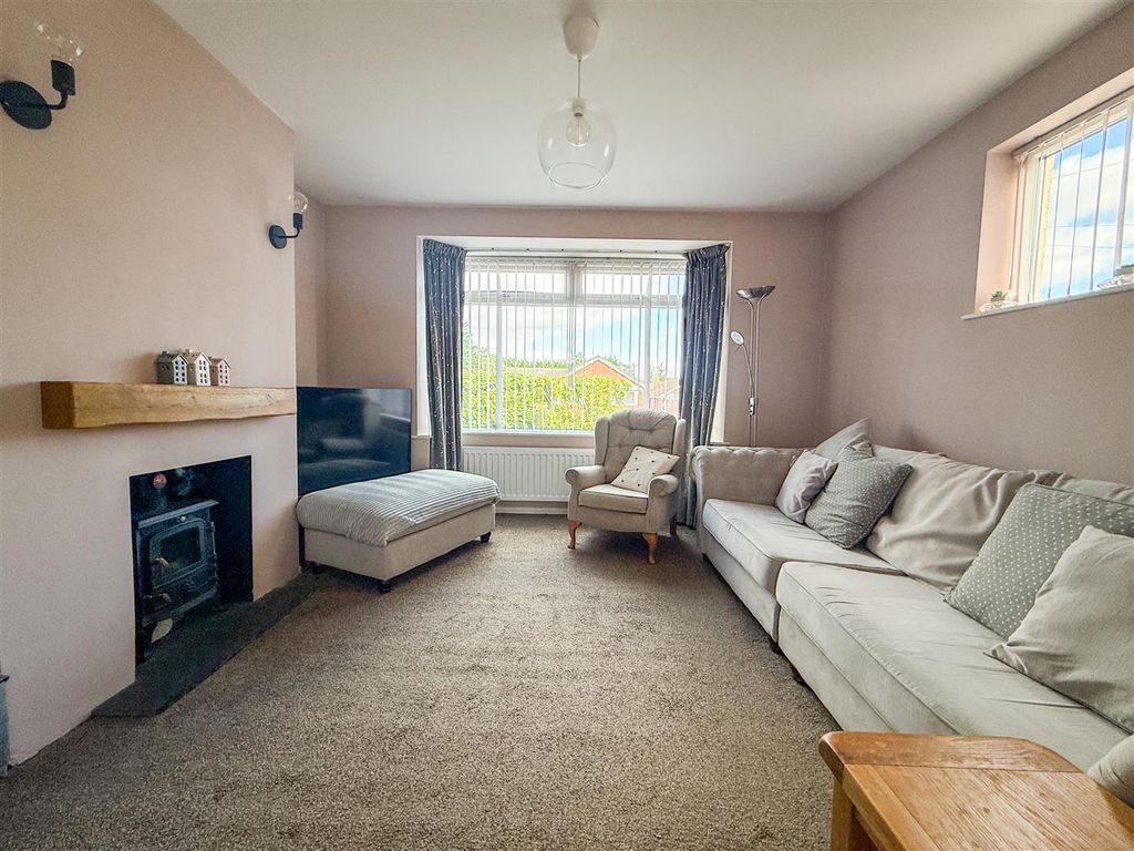 Property photo 3 of 15 Lounge