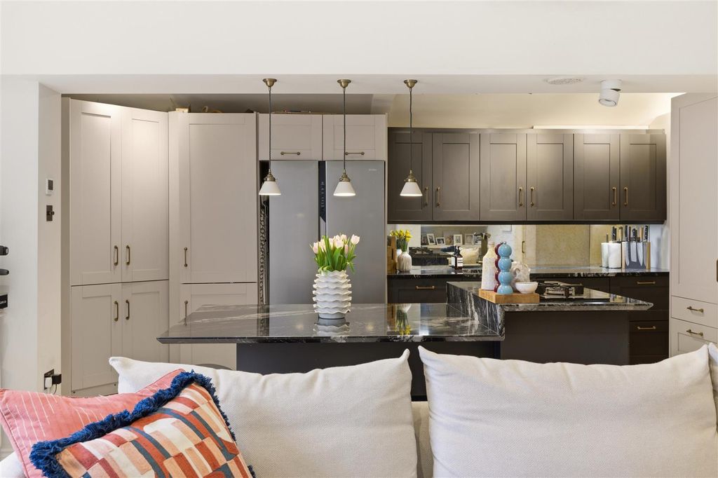 Additional image 7 of 2 bed flat for sale4 Bertie Terrace, Warwick Place, Leamington Spa CV32