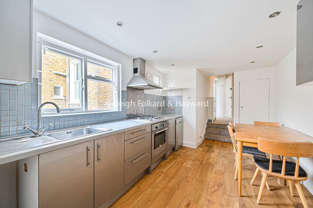 Property photo 2 of 16 Picture No. 14